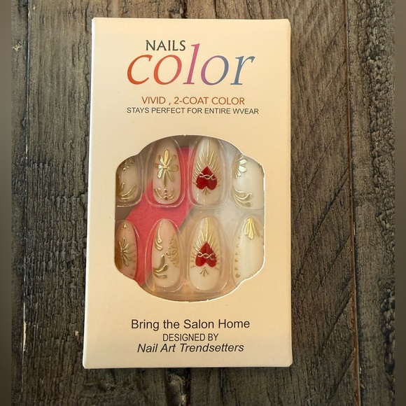 BNWT Fashion Falsie Nails - Picture 2 of 2